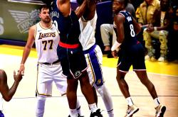 贝博官方网址今夜洛杉矶快船备战NBA季后赛，强势反弹细节曝光，球迷炸锅，细节决定成败的简单介绍