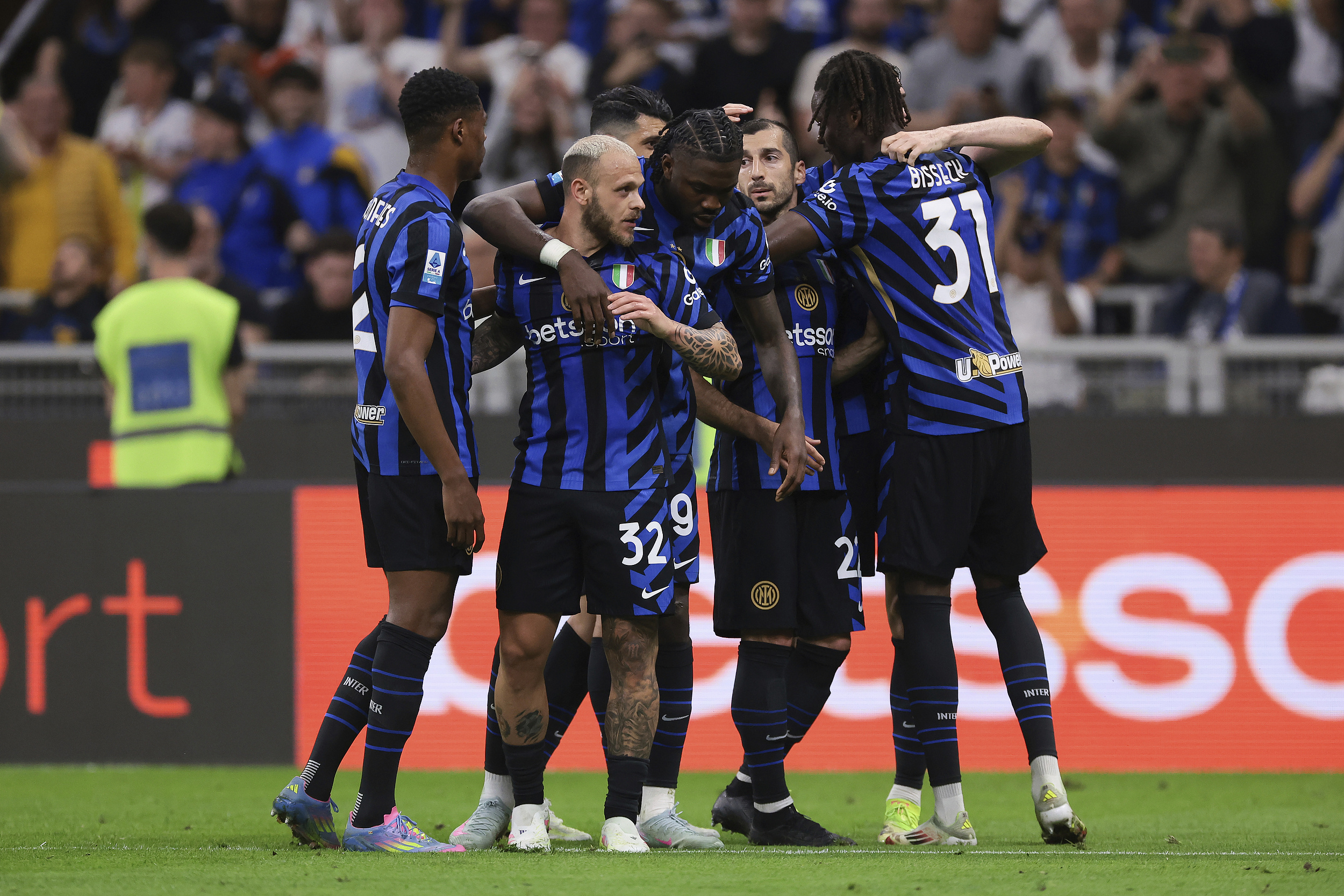 刚刚！清晨国际米兰备战德甲风云突变浙江稠州清晨完成体检，罗马内部会议纪要流出——今晨调整名单的简单介绍